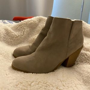 COPY - ✨Banana Republic Ankle Bootie✨